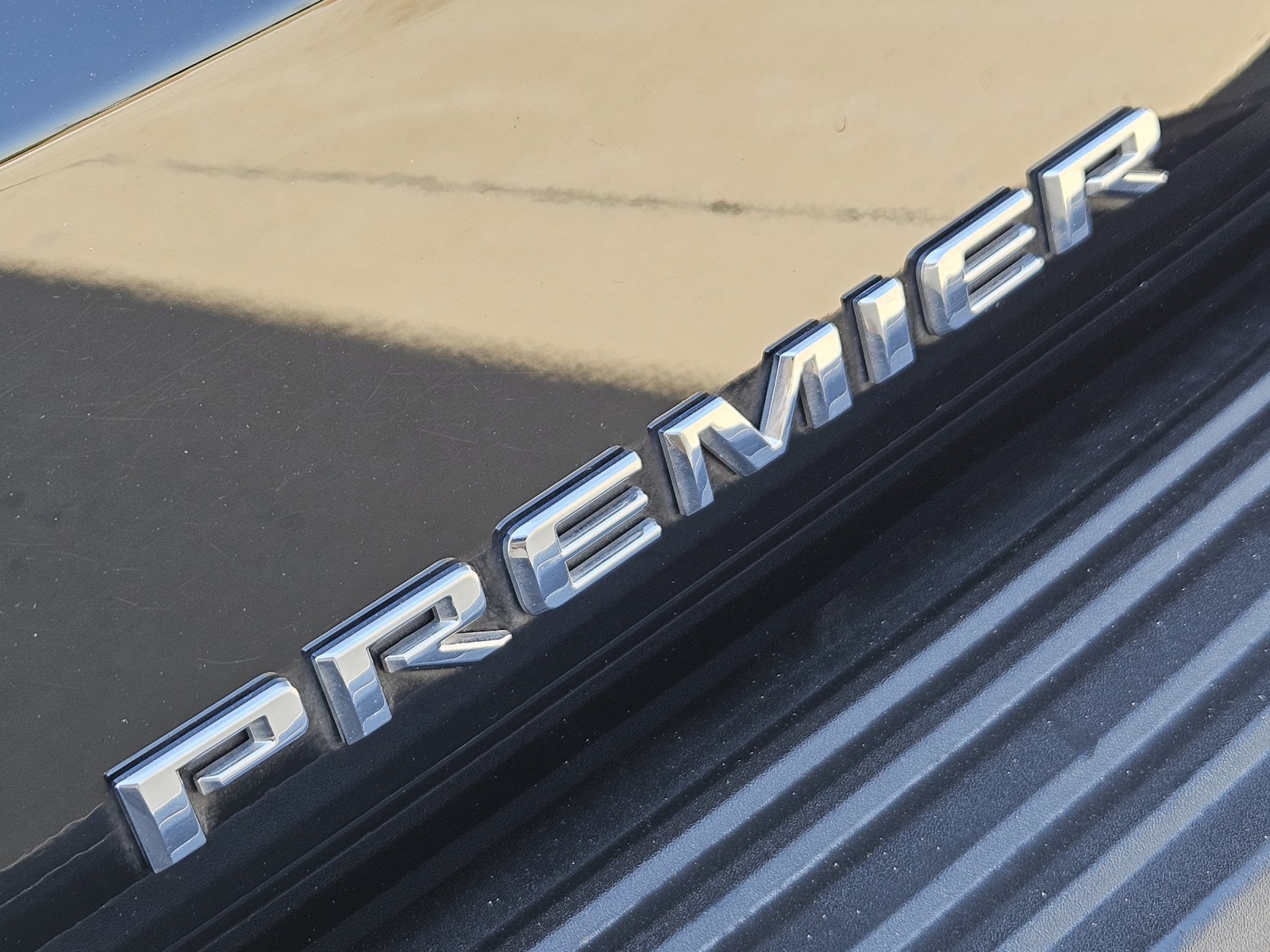 Certified 2026 Chevrolet Suburban Premier AWD/4WD image 15