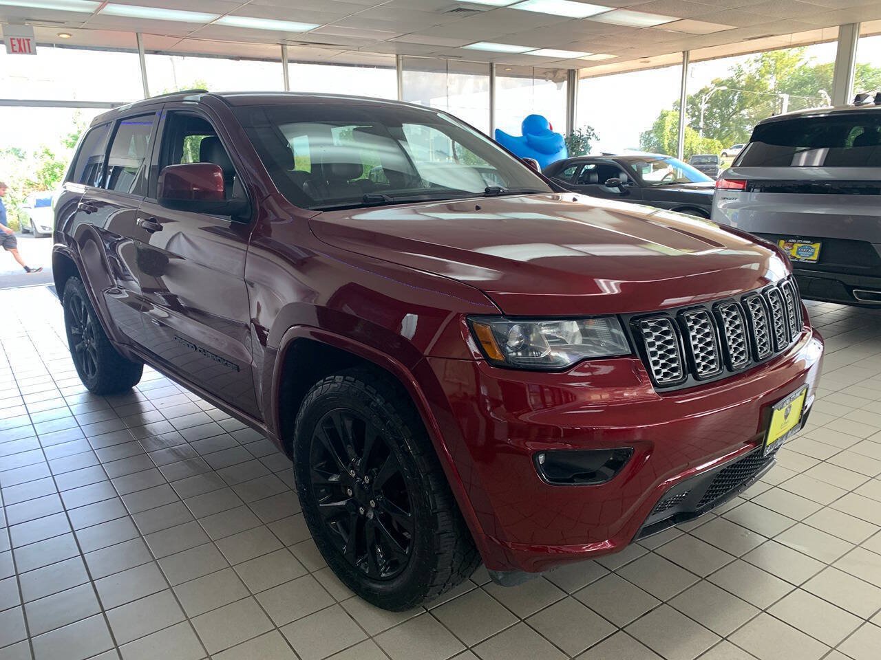 Used 2019 Jeep Grand Cherokee Altitude AWD/4WD image 4