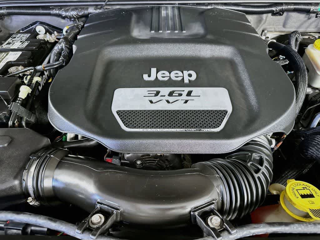 Used 2012 Jeep Wrangler Unlimited Sahara w/ Trailer Tow Group AWD/4WD image 9