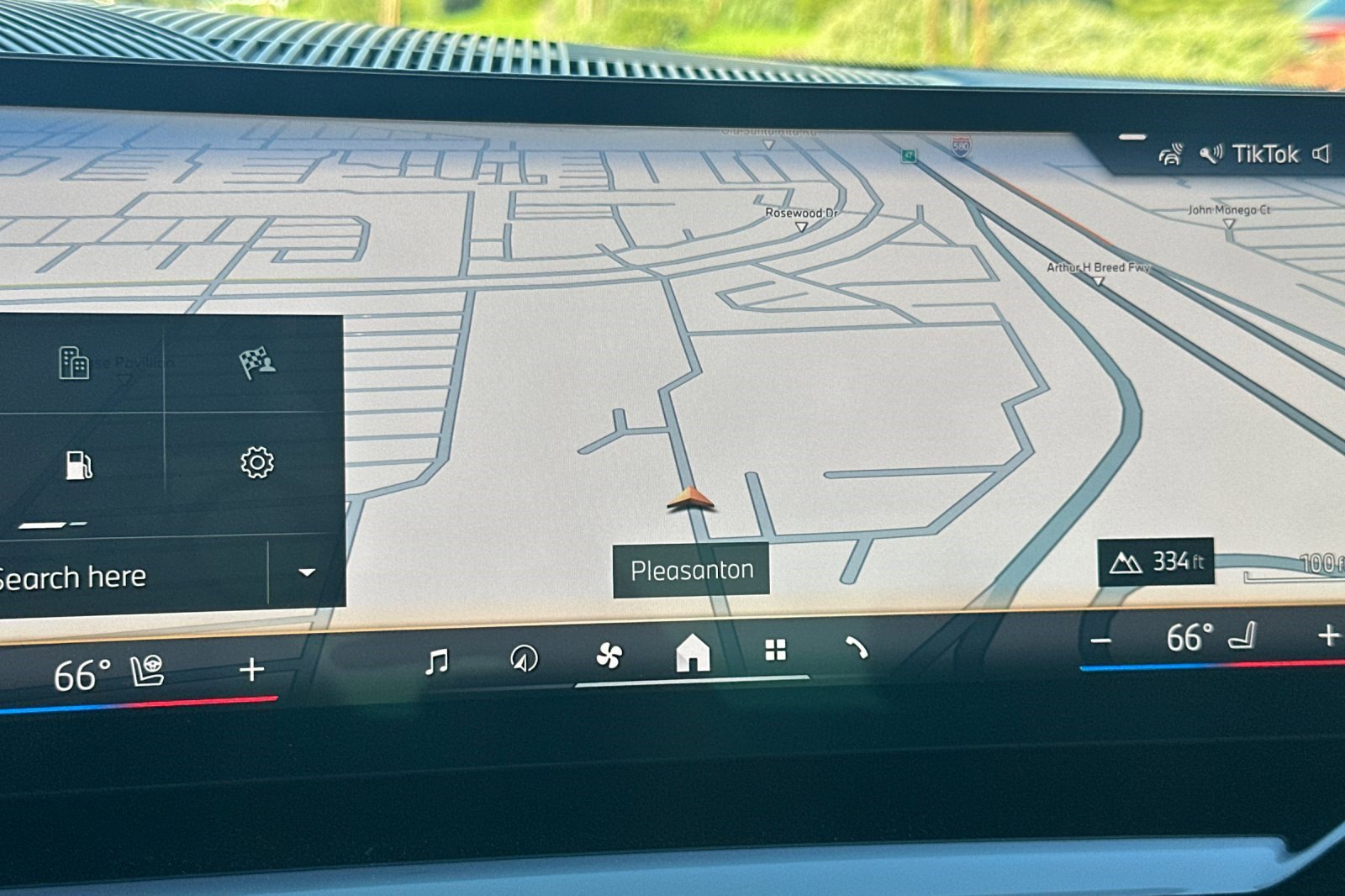 Used 2025 BMW 530i w/ Premium Package image 25