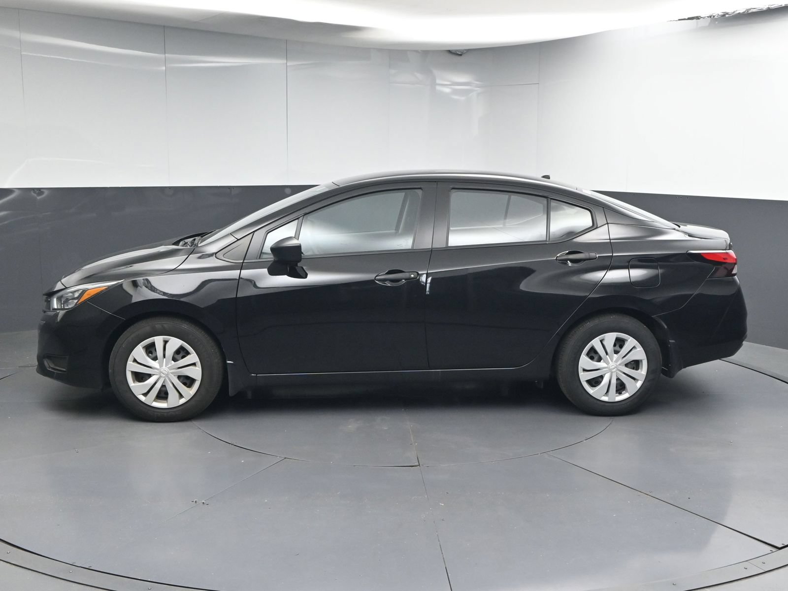 Certified 2025 Nissan Versa S w/ Trunk Package FWD image 4