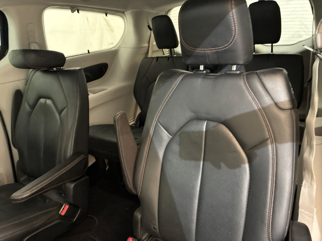 Used 2019 Chrysler Pacifica Touring-L Plus w/ Tire & Wheel Group FWD image 9
