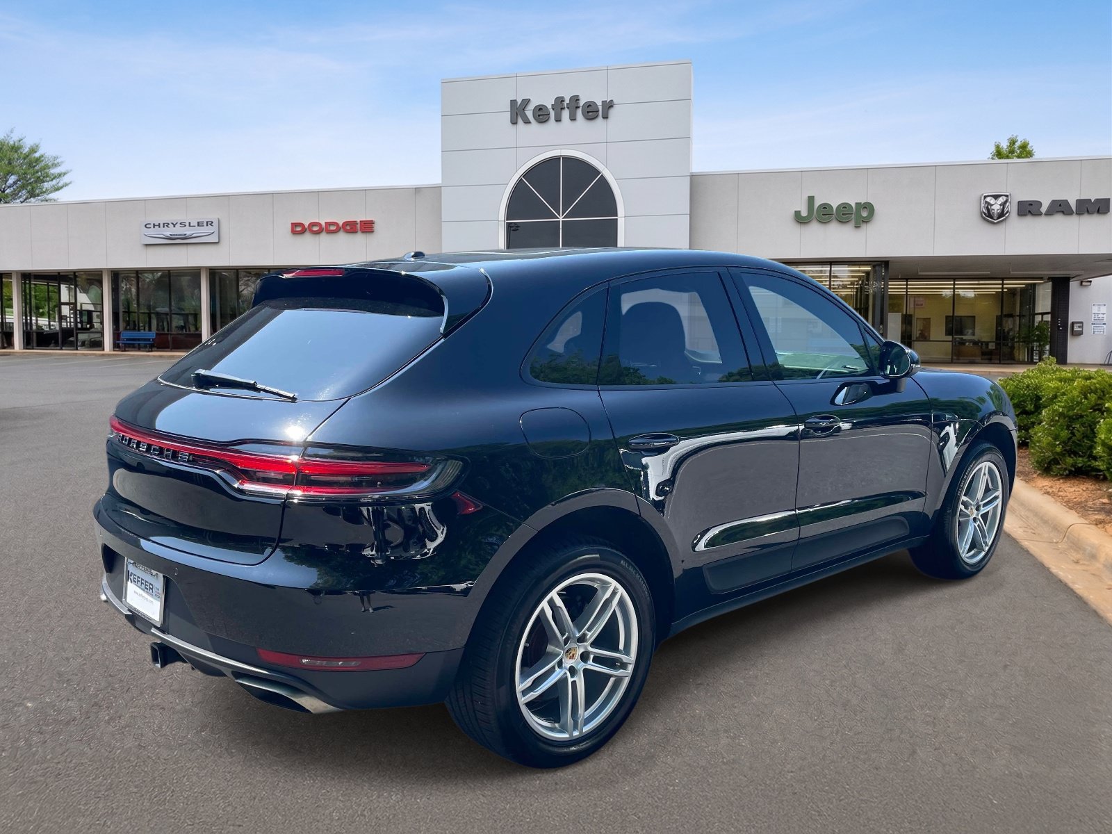 Used 2020 Porsche Macan AWD/4WD image 6