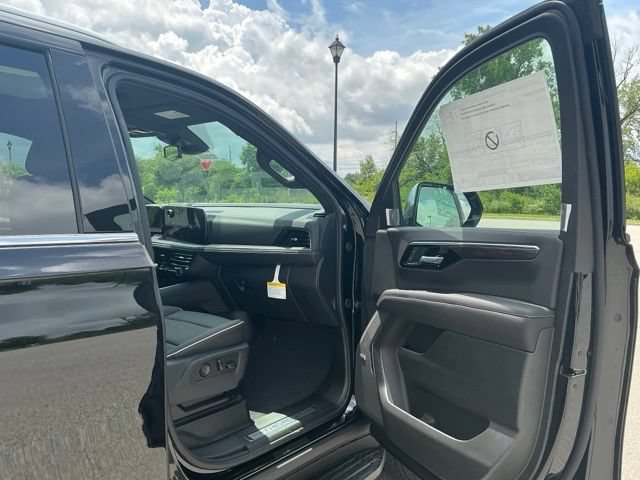 New 2026 Chevrolet Suburban Premier w/ Sun And Tow Package AWD/4WD image 21