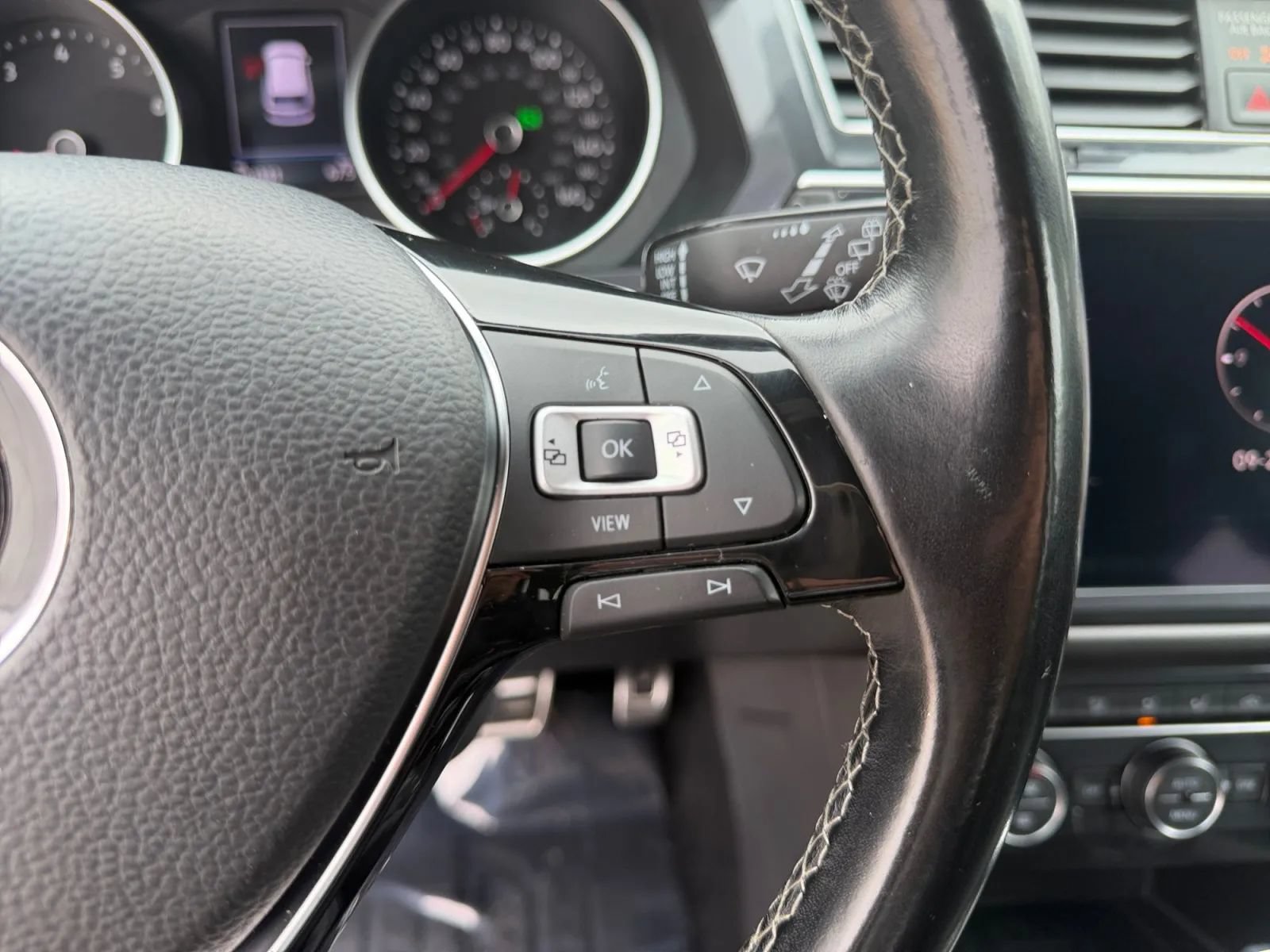 Used 2021 Volkswagen Tiguan SE R-Line AWD/4WD image 21
