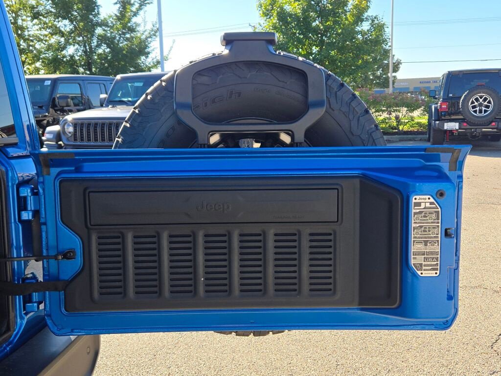 New 2025 Jeep Wrangler Rubicon w/ Xtreme 35 Tire Package image 13