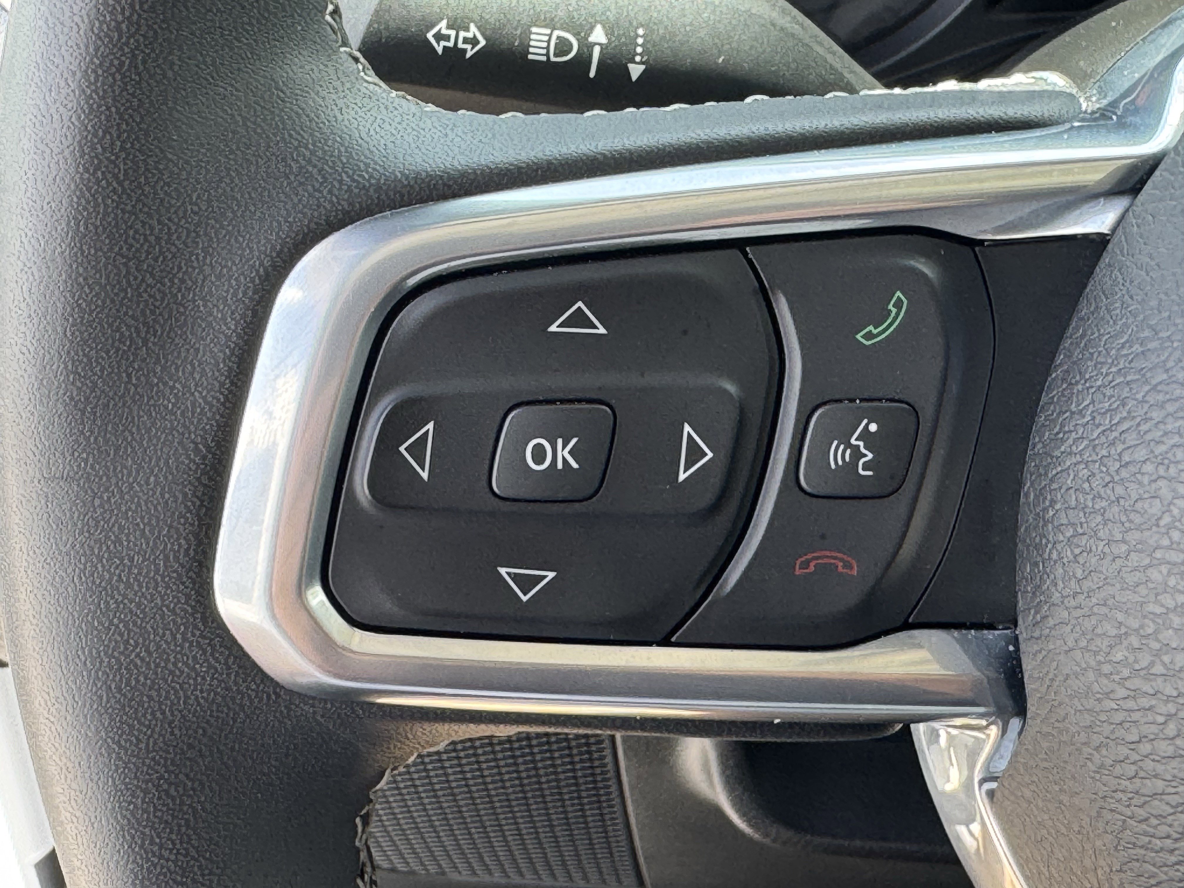 Used 2025 Jeep Wrangler Sahara image 25