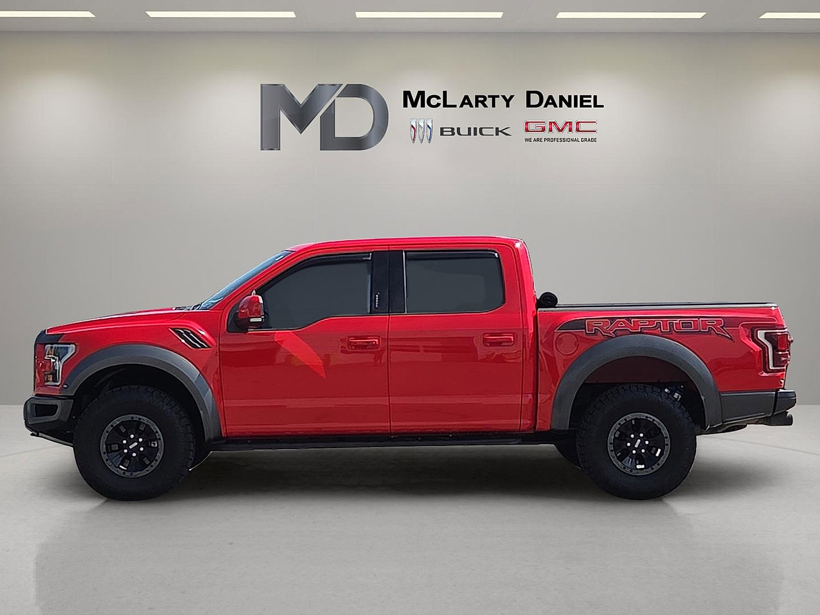 Used 2018 Ford F150 Raptor w/ Equipment Group 802A Luxury AWD/4WD image 2