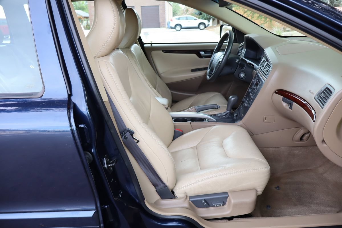 Used 2002 Volvo V70 Cross Country AWD/4WD image 22