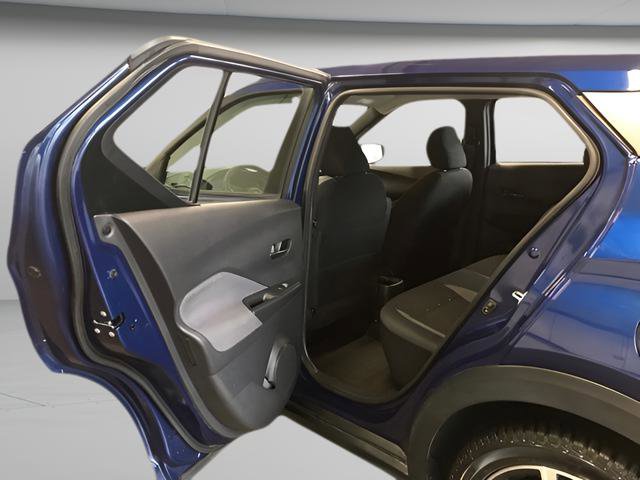 Used 2018 Nissan Kicks SV image 8