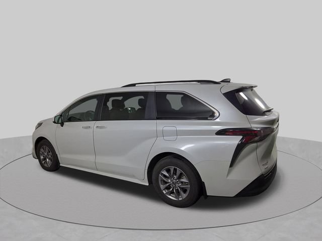 Used 2023 Toyota Sienna XLE AWD/4WD image 10
