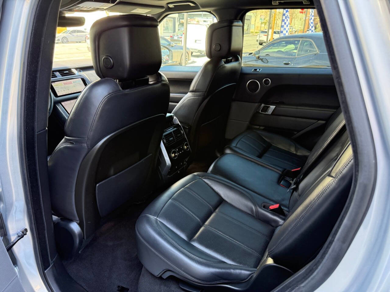 Used 2018 Land Rover Range Rover Sport HSE image 30