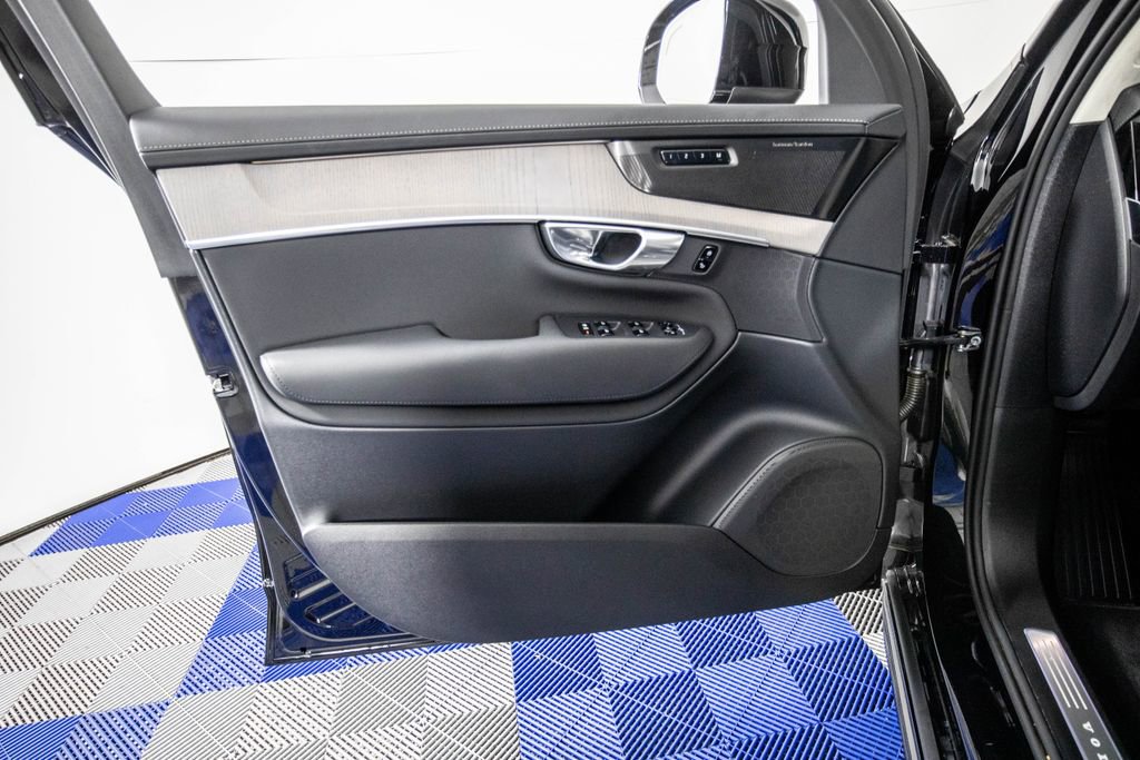 Used 2026 Volvo XC90 B6 Ultra w/ Lounge Package image 15