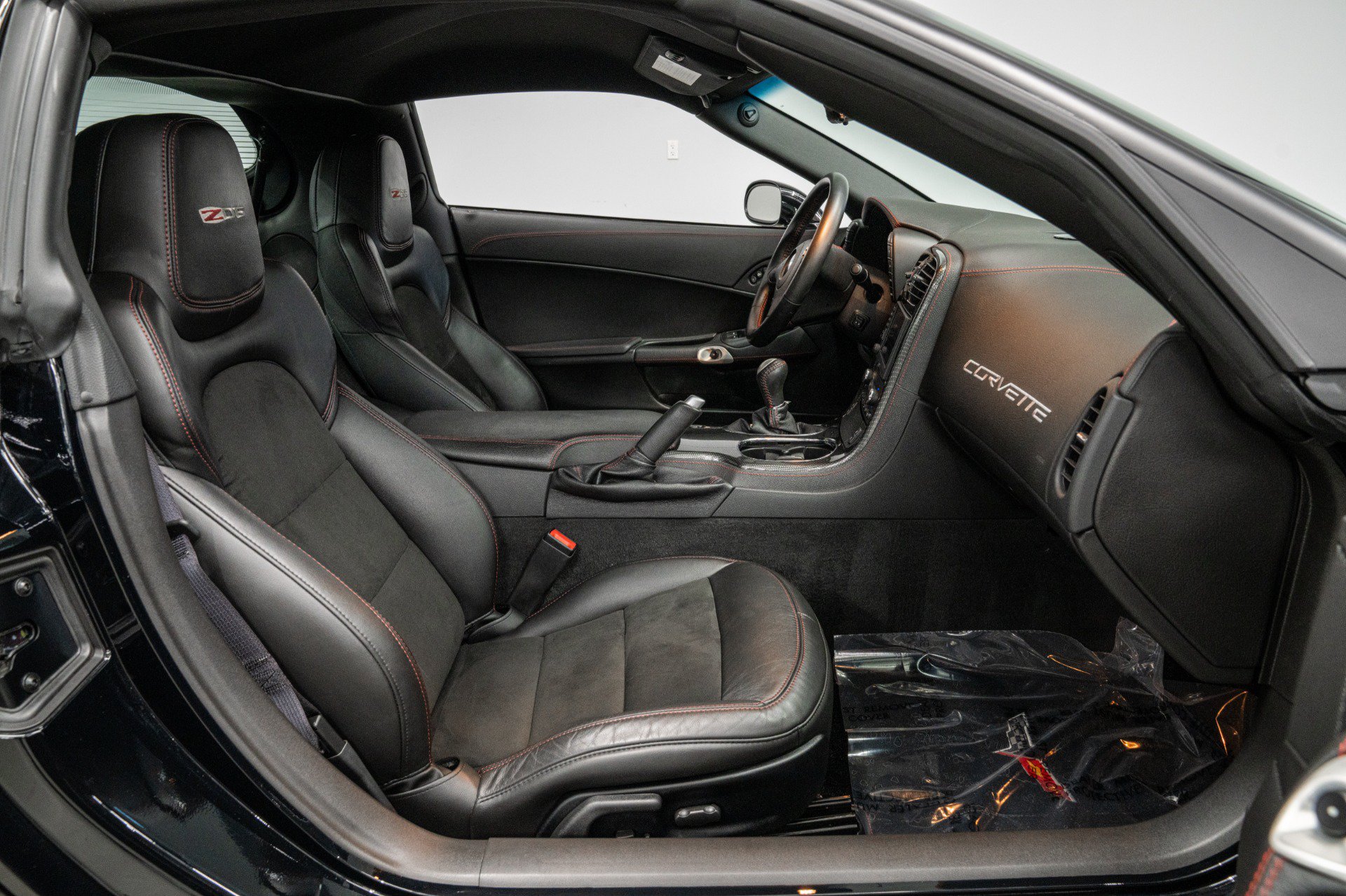 Used 2013 Chevrolet Corvette Z06 w/ 3LZ Preferred Equipment Group RWD image 27