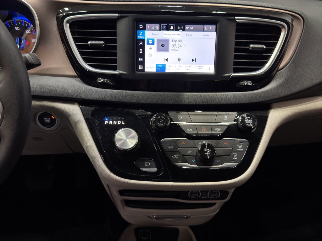 Used 2024 Chrysler Voyager LX image 28