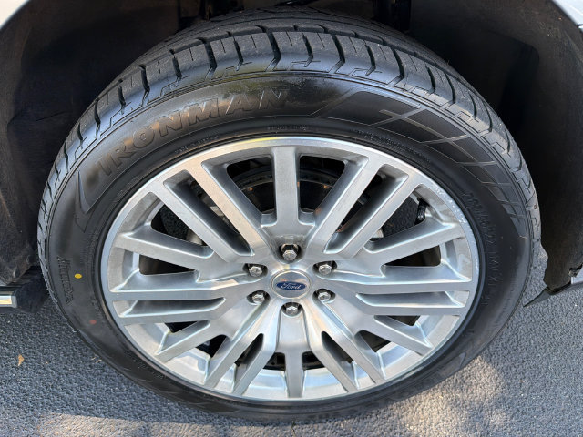 Used 2024 Ford Expedition Limited AWD/4WD image 12