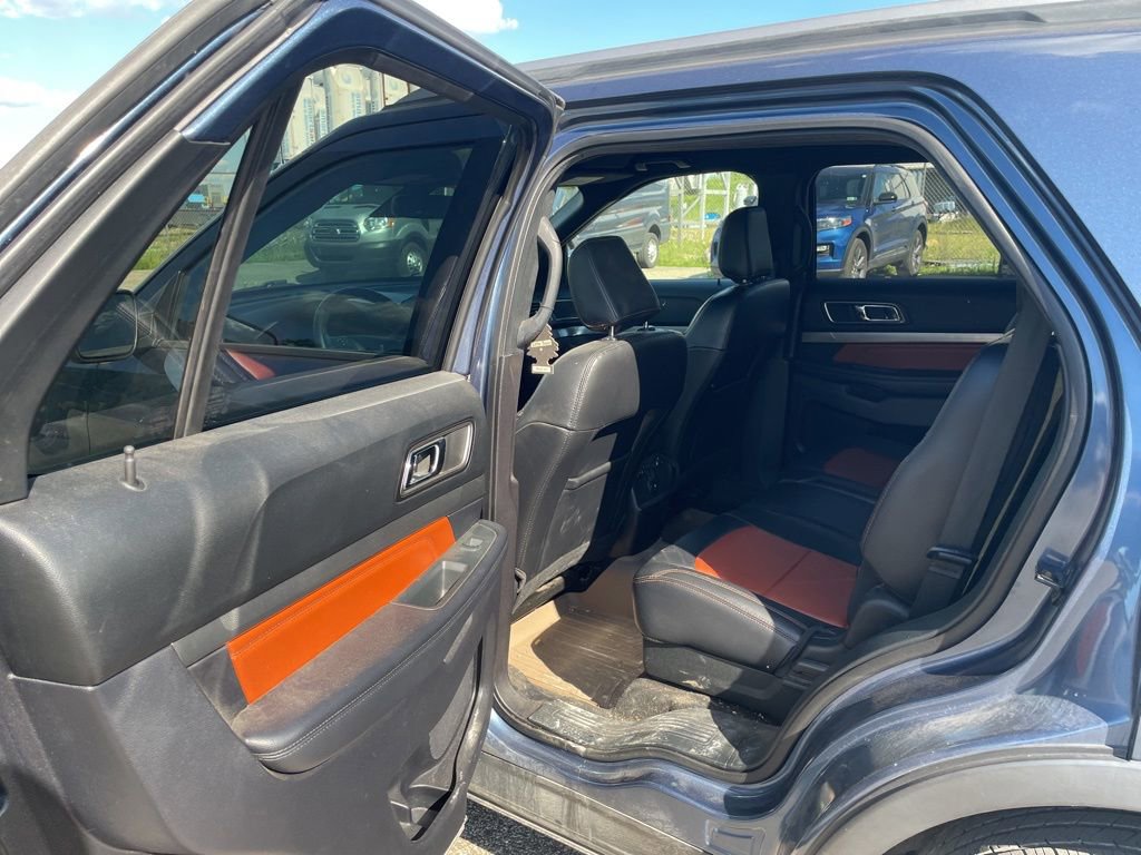 Used 2019 Ford Explorer XLT w/ Equipment Group 202A AWD/4WD image 10