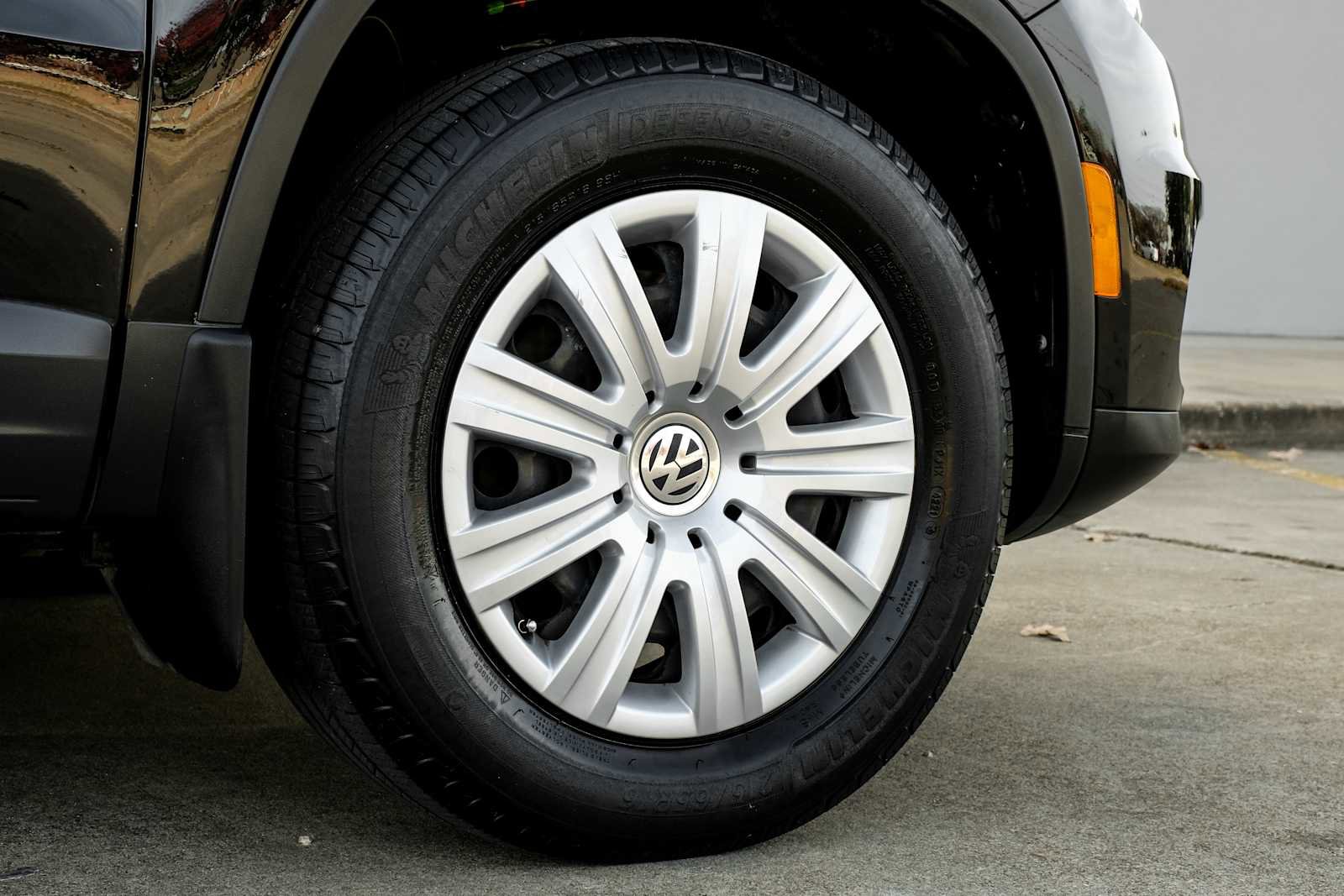 Used 2017 Volkswagen Tiguan S image 54