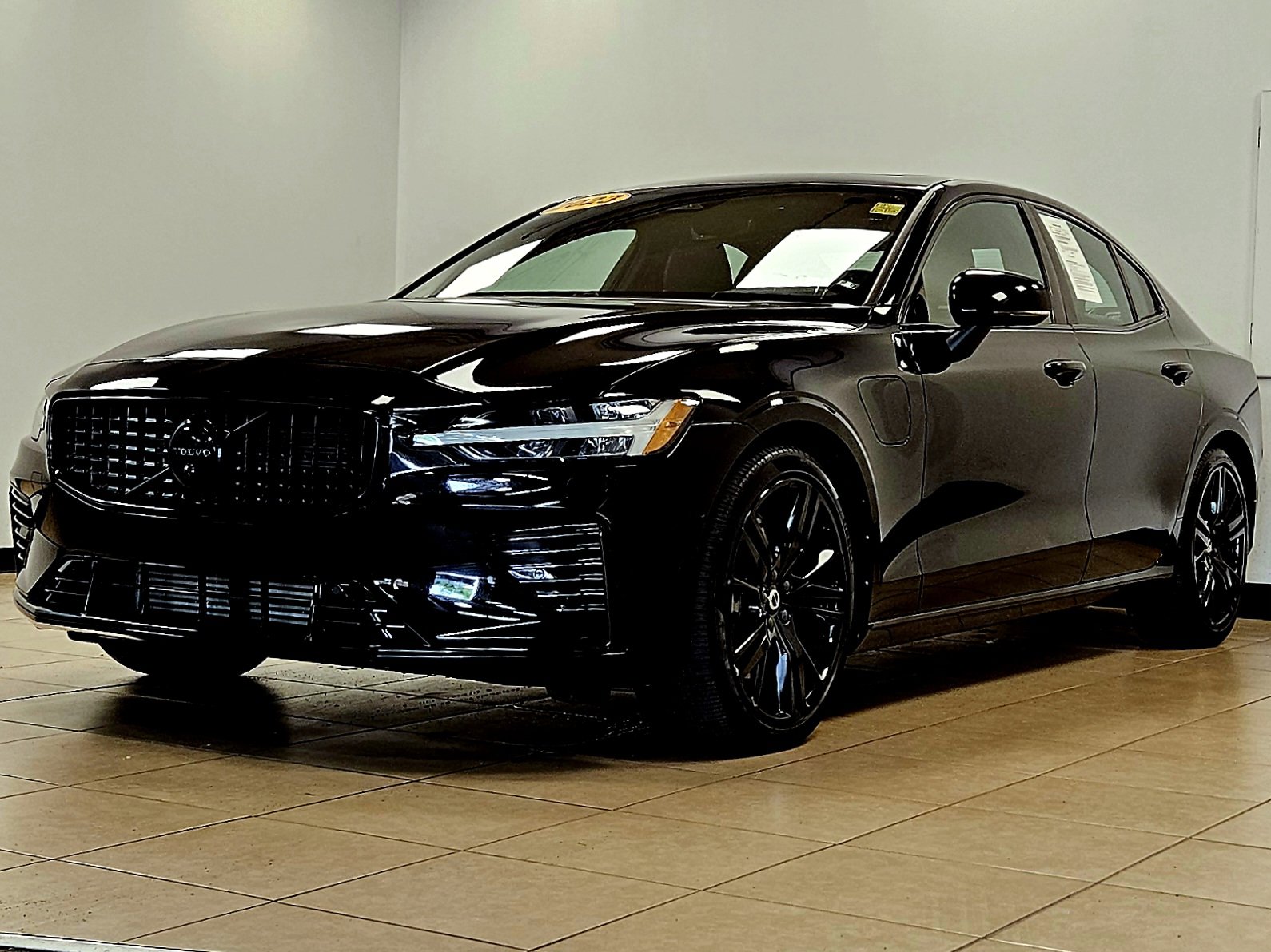 Used 2023 Volvo S60 T8 Plus w/ Climate Package AWD/4WD image 3