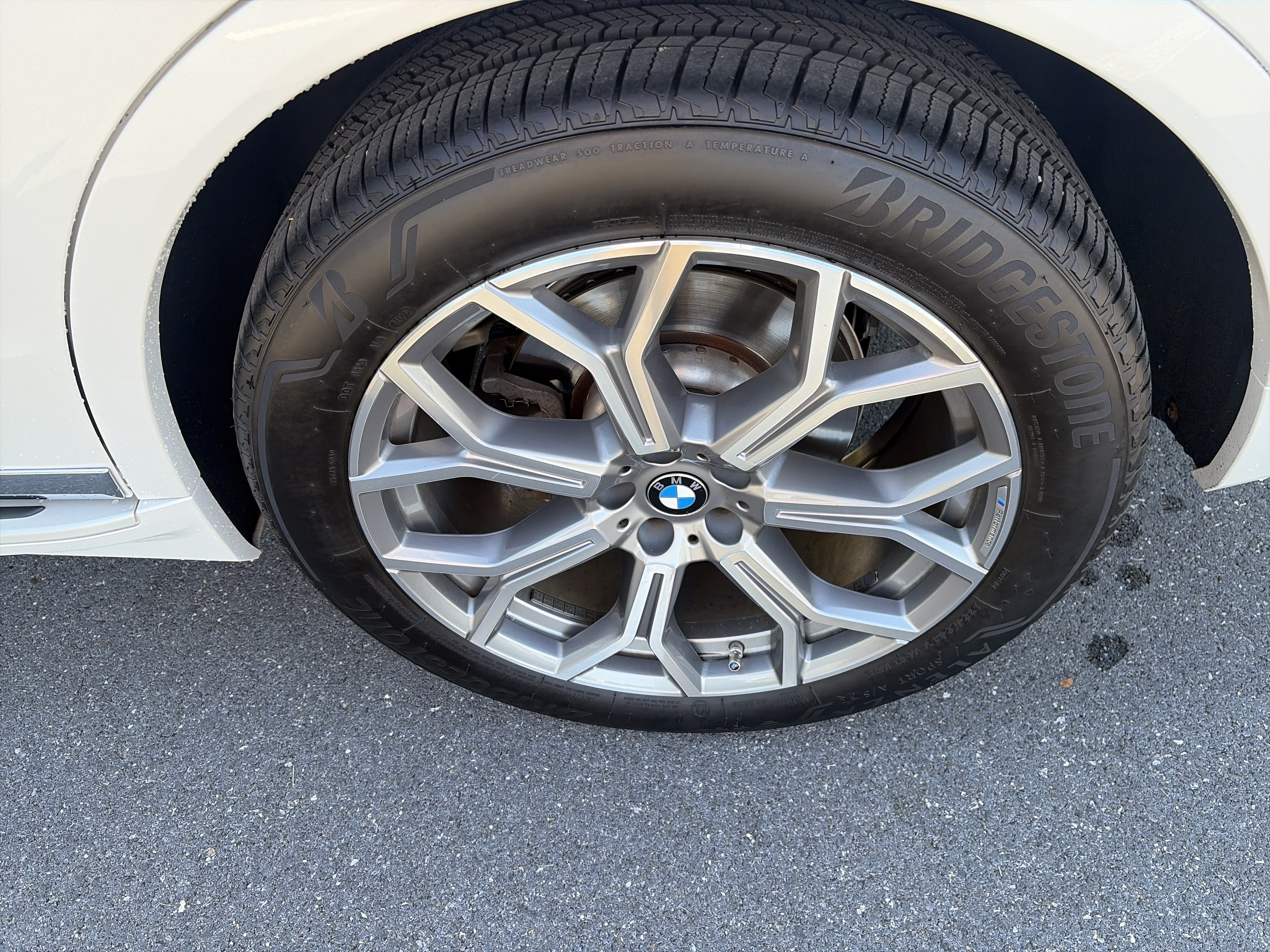 Used 2022 BMW X7 xDrive40i w/ Premium Package AWD/4WD image 11