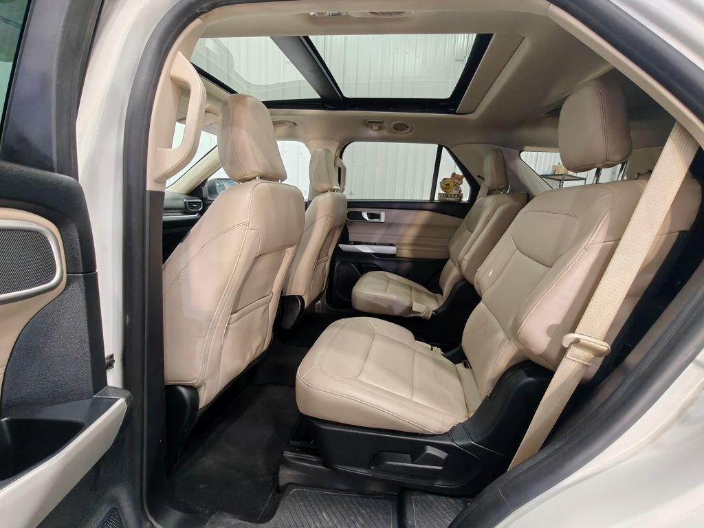 Used 2021 Ford Explorer XLT image 30