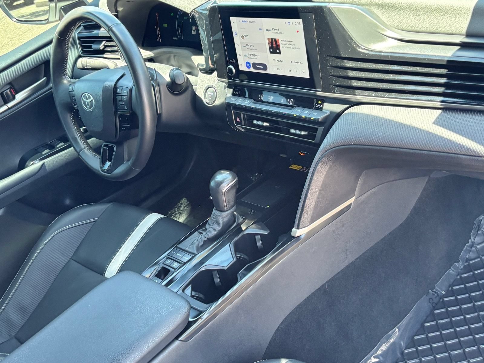 Used 2025 Toyota Camry SE w/ Convenience Package FWD image 9