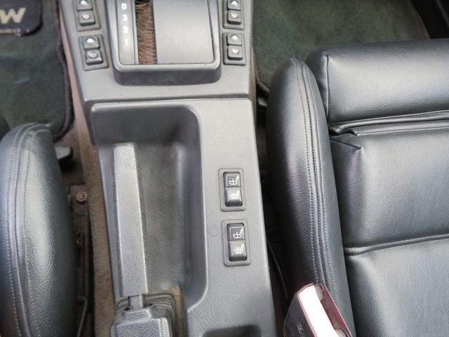 Used 1988 BMW 325i Convertible image 26
