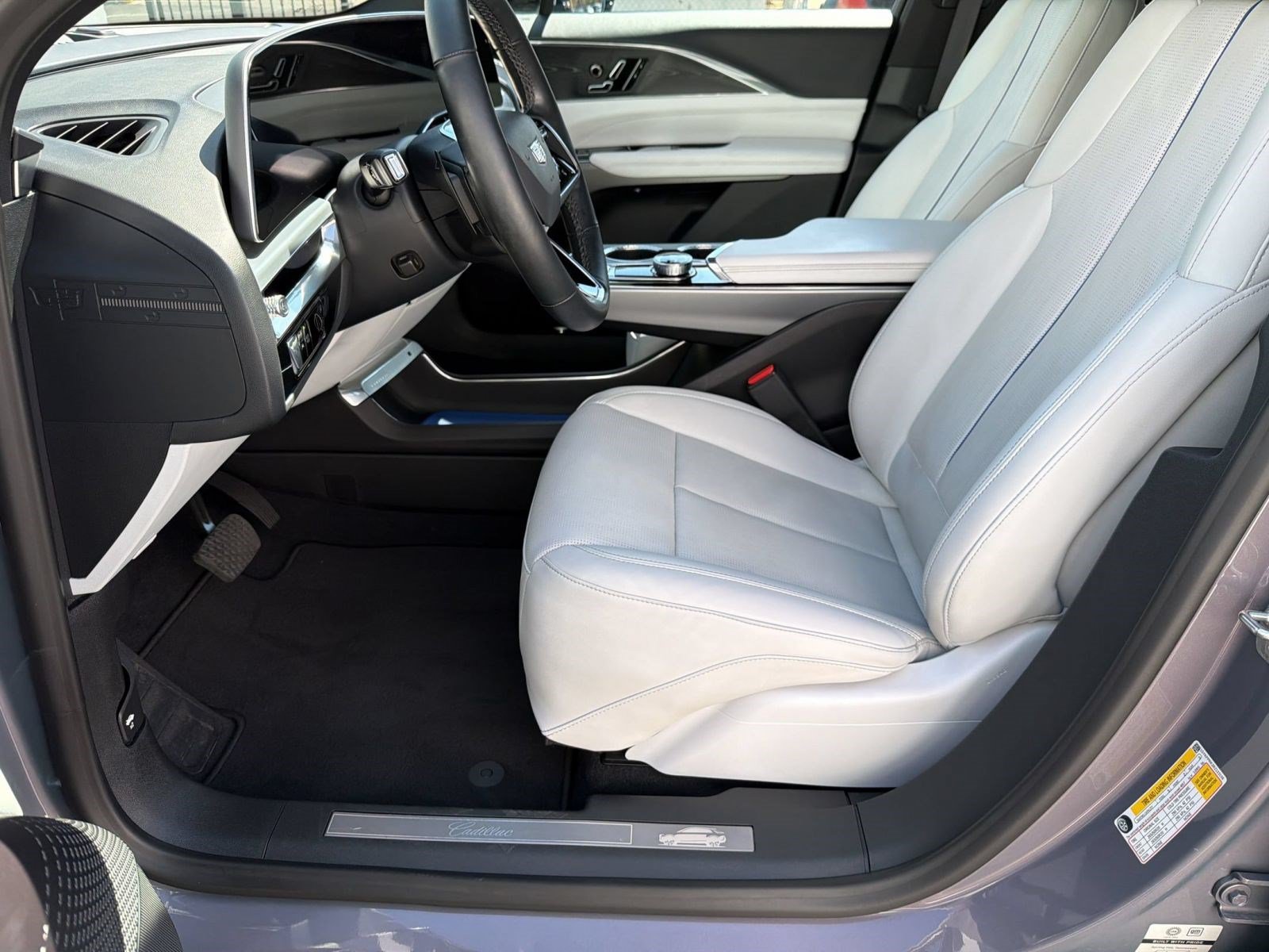 Used 2024 Cadillac Lyriq Luxury RWD image 4