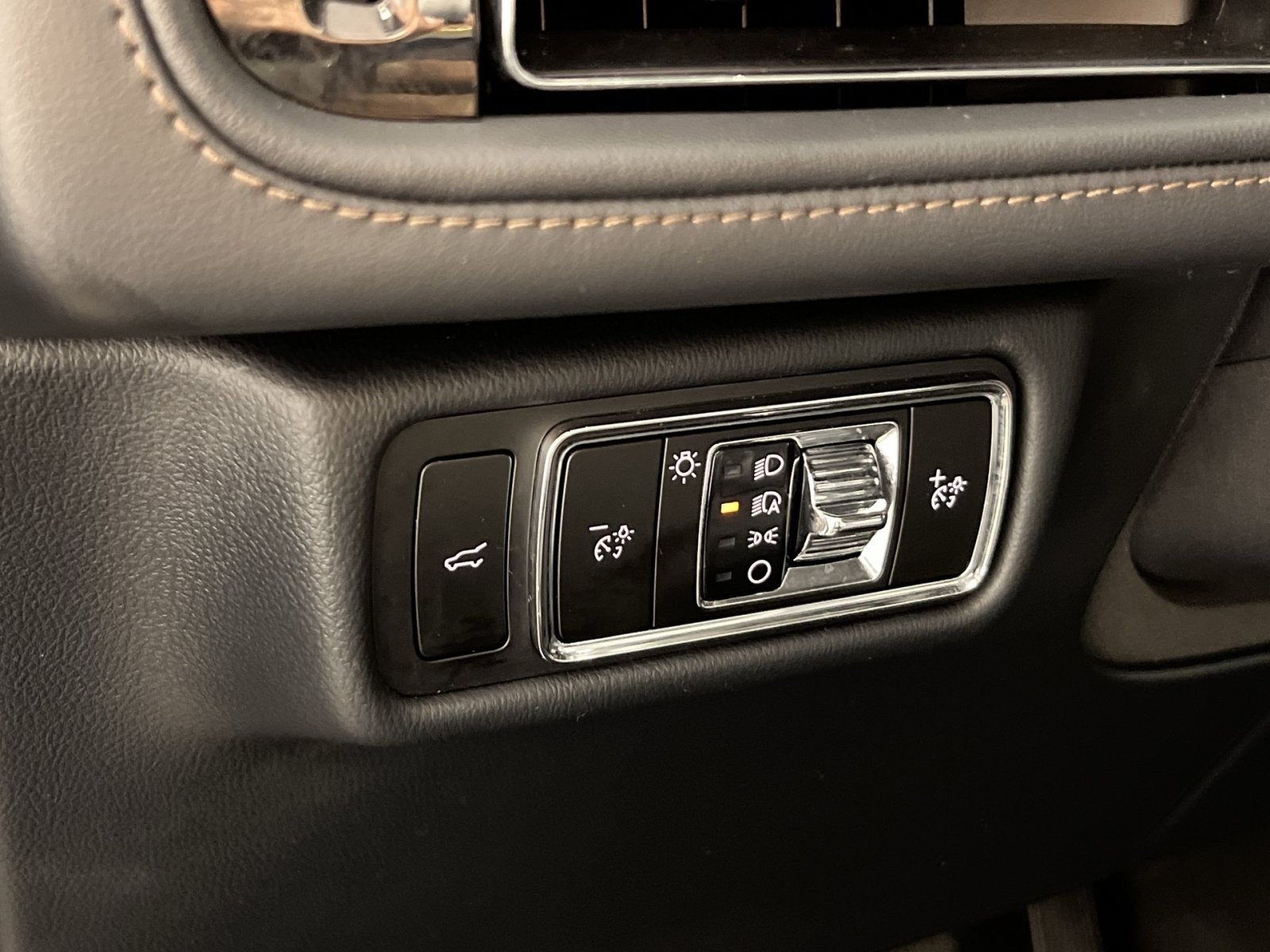 Used 2025 Lincoln Aviator AWD image 33