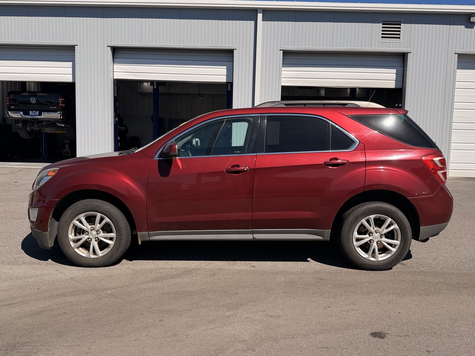 Used 2017 Chevrolet Equinox LT w/ Convenience Package FWD image 9