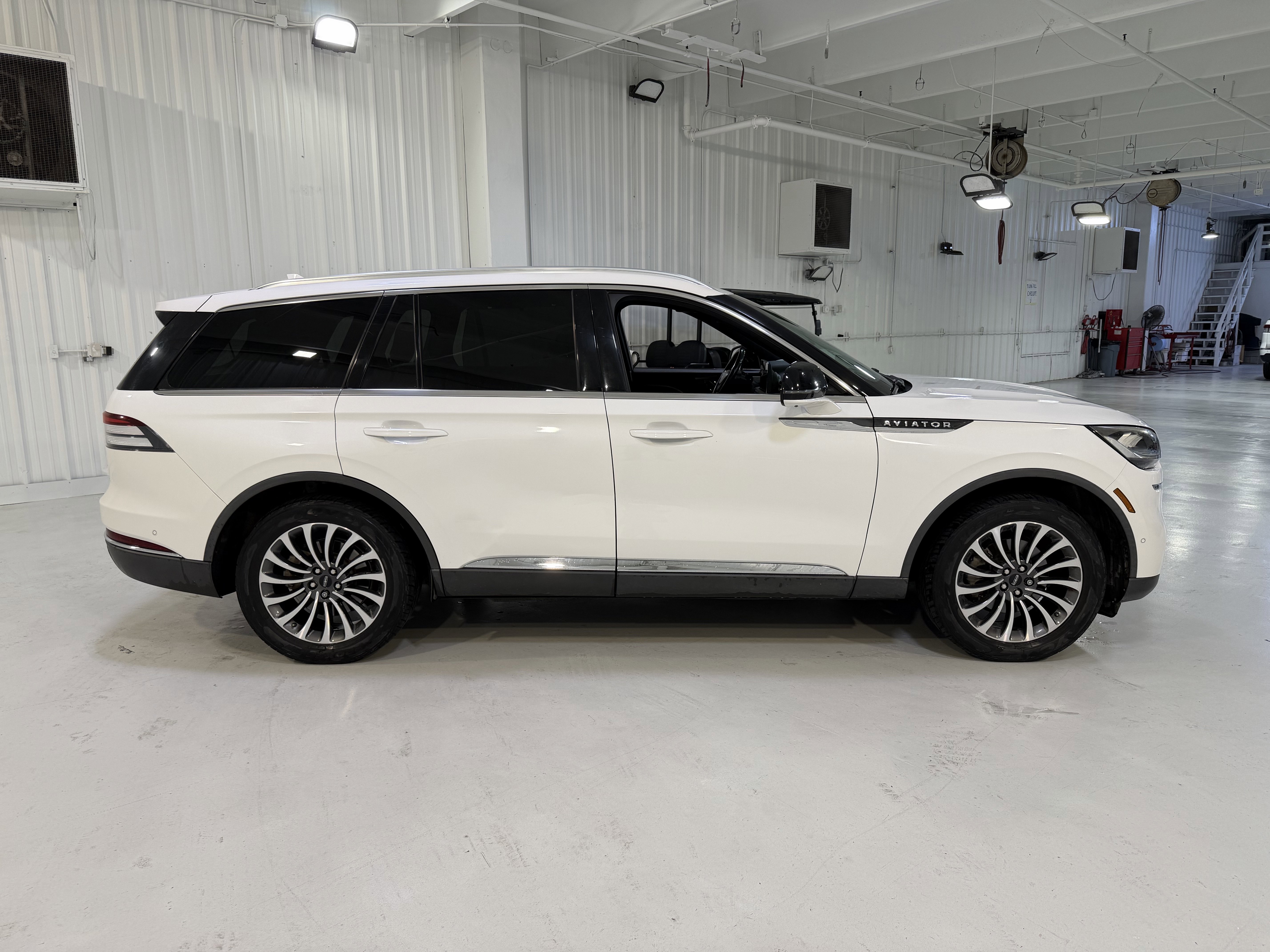Used 2020 Lincoln Aviator Reserve w/ Equipment Group 201A AWD/4WD image 6