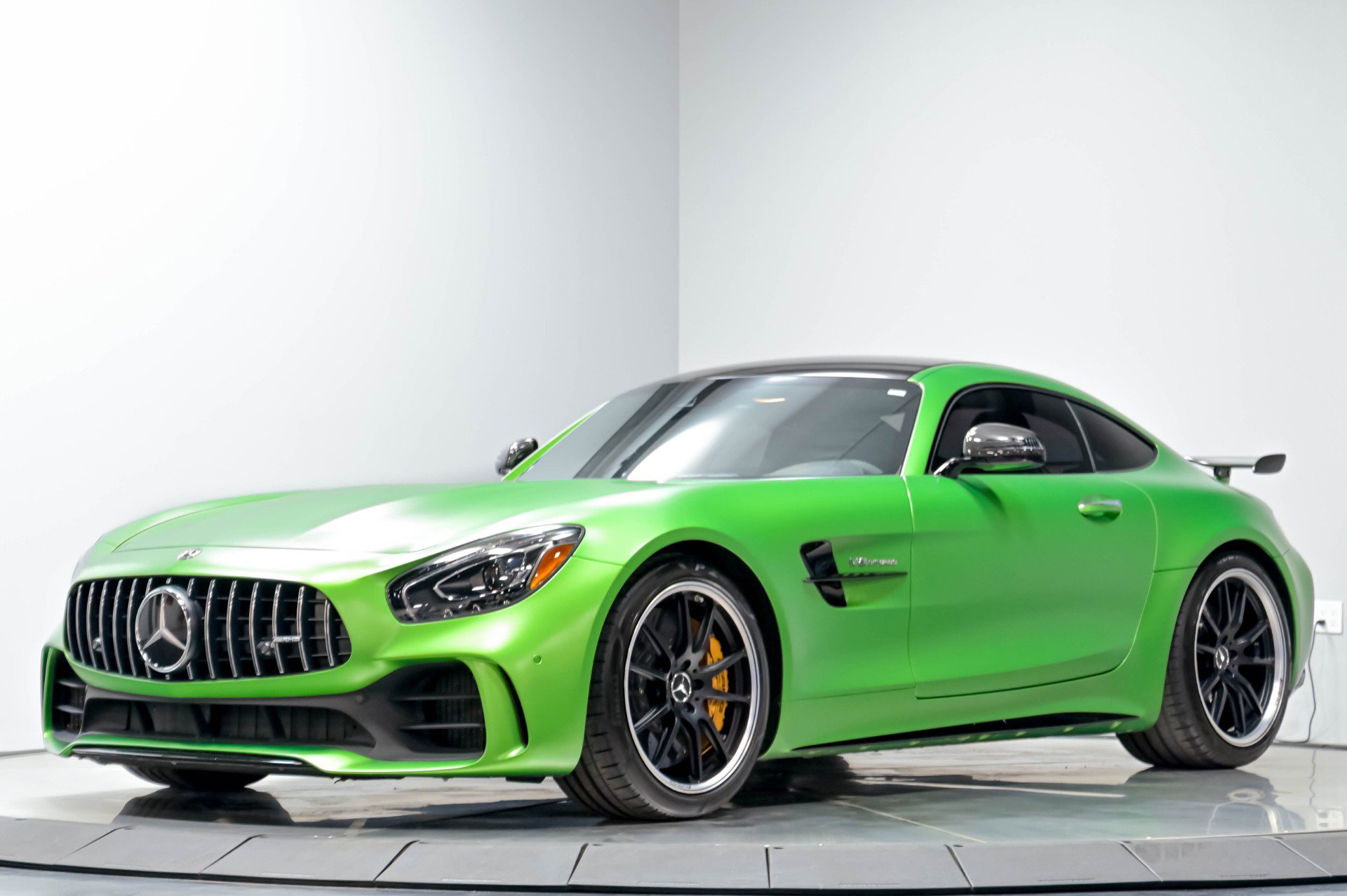 Used 2018 Mercedes-Benz AMG GT R image 2