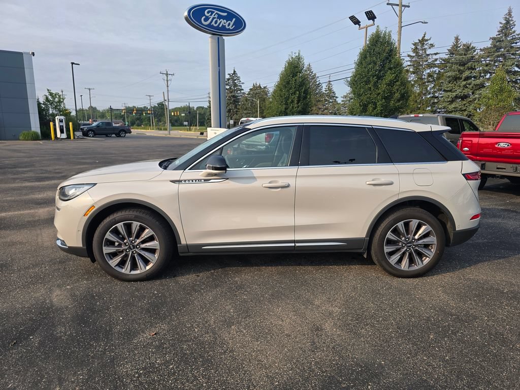 Used 2020 Lincoln Corsair Reserve w/ Equipment Group 201A AWD/4WD image 2
