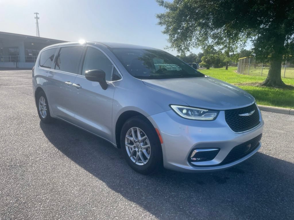 Used 2024 Chrysler Pacifica Touring-L