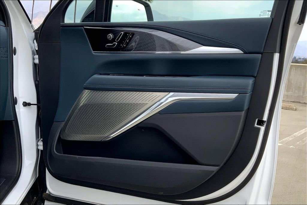 New 2025 Cadillac Escalade IQ Luxury 2 image 29