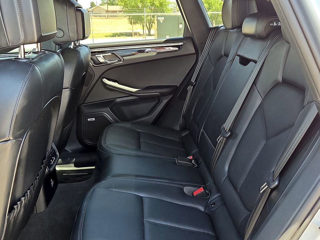 Used 2025 Porsche Macan AWD/4WD image 12