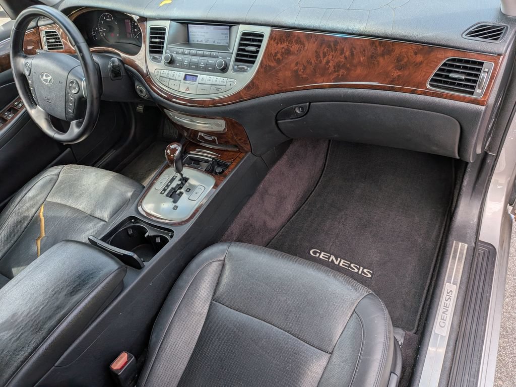 Used 2010 Hyundai Genesis 3.8 RWD image 28