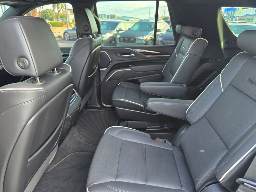 Used 2023 Cadillac Escalade Premium Luxury image 28