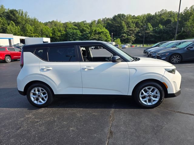 Used 2023 Kia Soul S FWD image 9