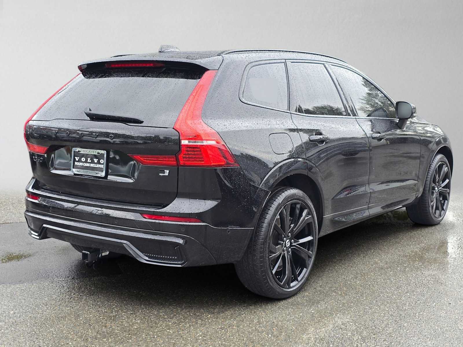 Used 2024 Volvo XC60 T8 Ultimate w/ Climate Package AWD/4WD image 4
