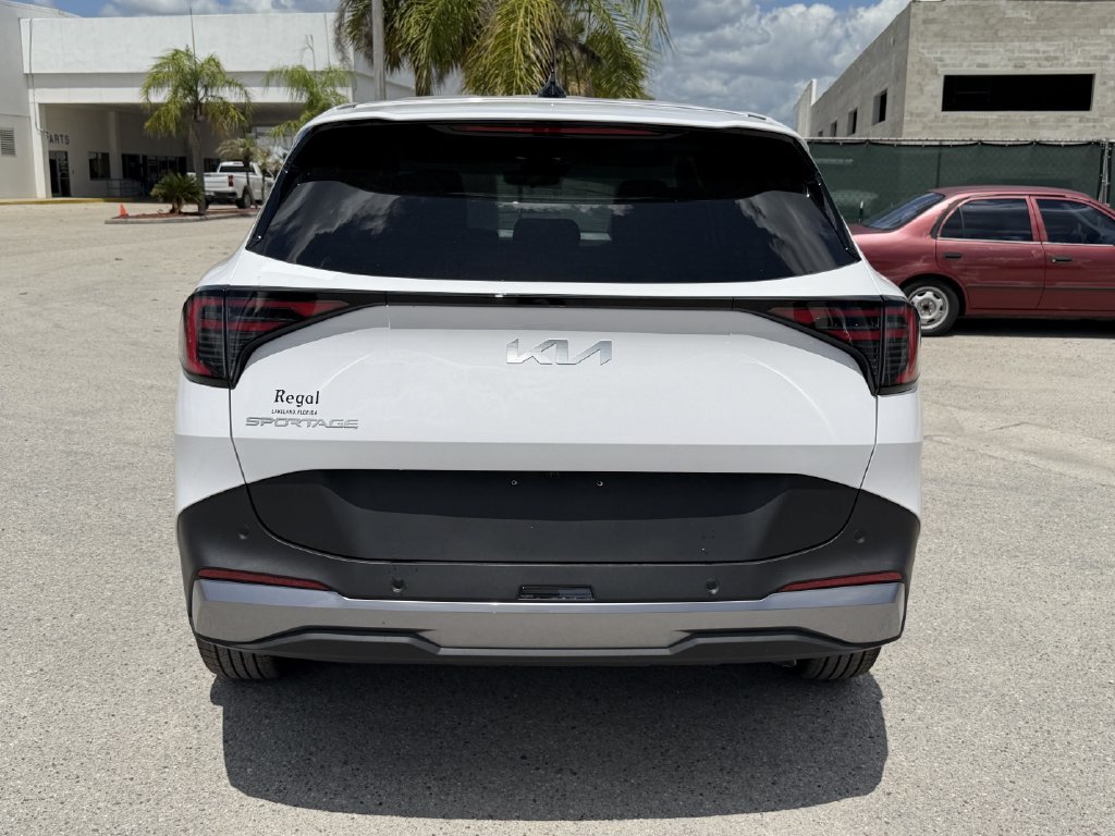 New 2027 Kia Sportage LX FWD image 5