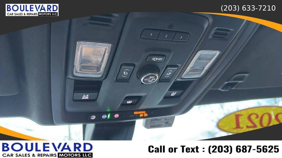 Used 2021 GMC Yukon SLT w/ SLT Premium Package image 29