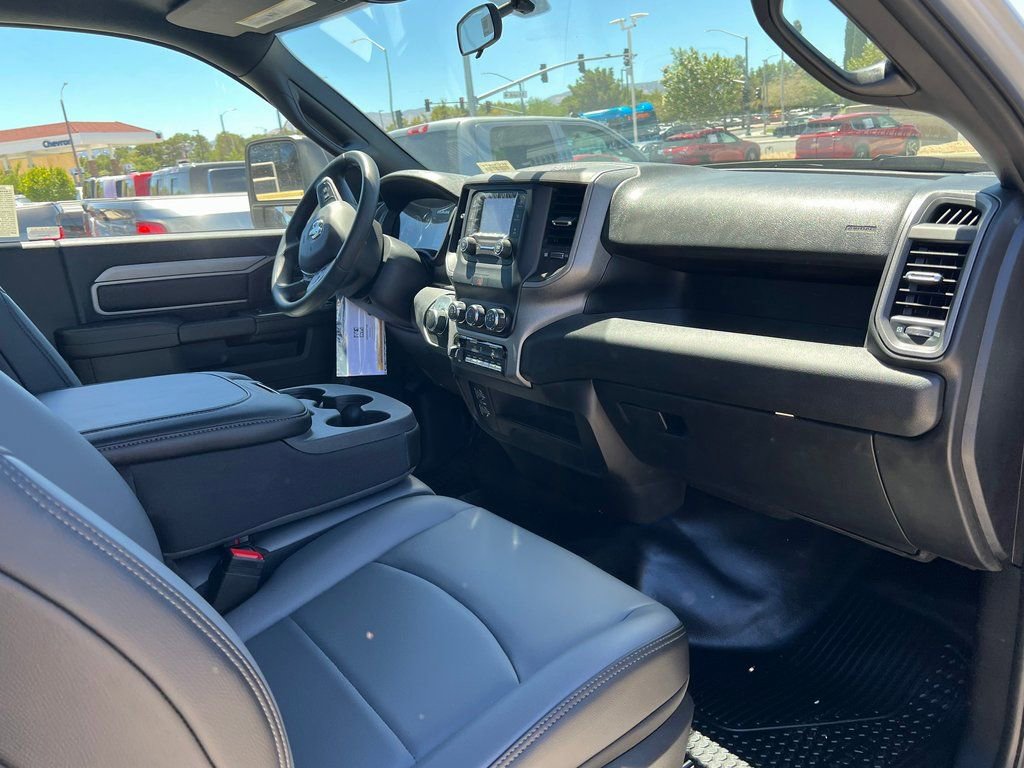 New 2024 RAM 3500 Tradesman AWD/4WD image 11