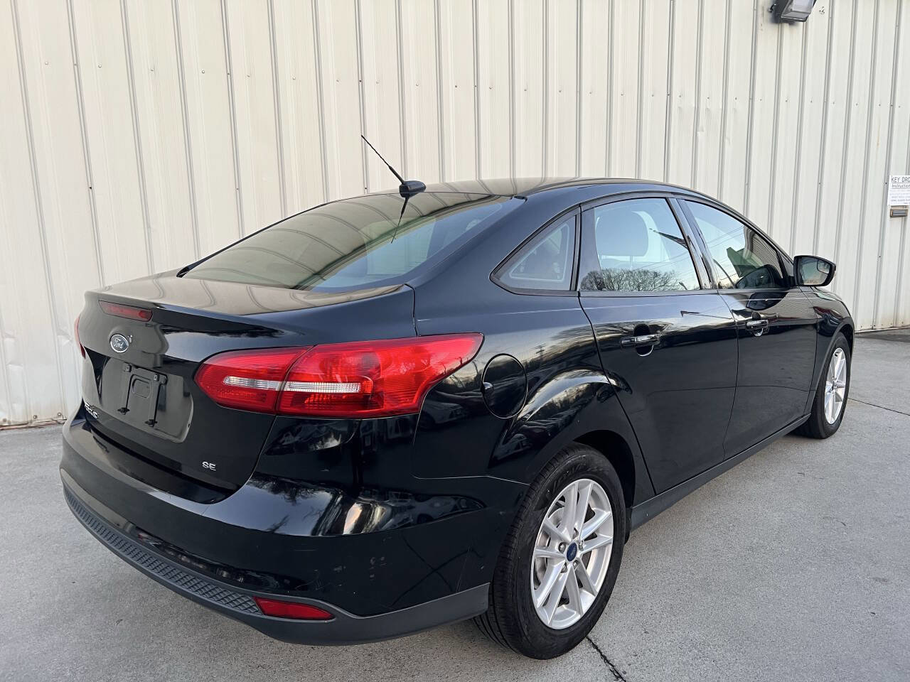 Used 2017 Ford Focus SE image 3