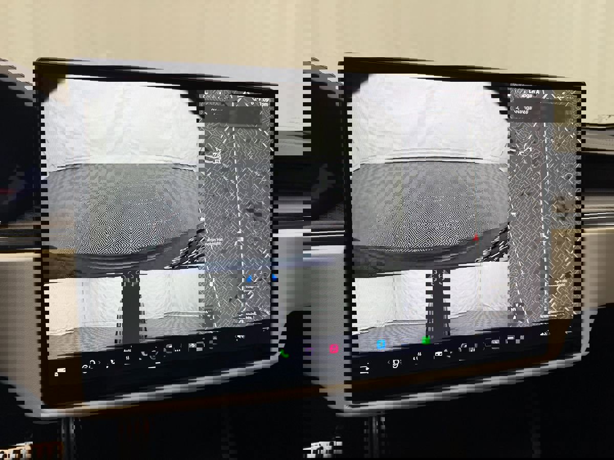 Used 2021 Tesla Model S Plaid image 16