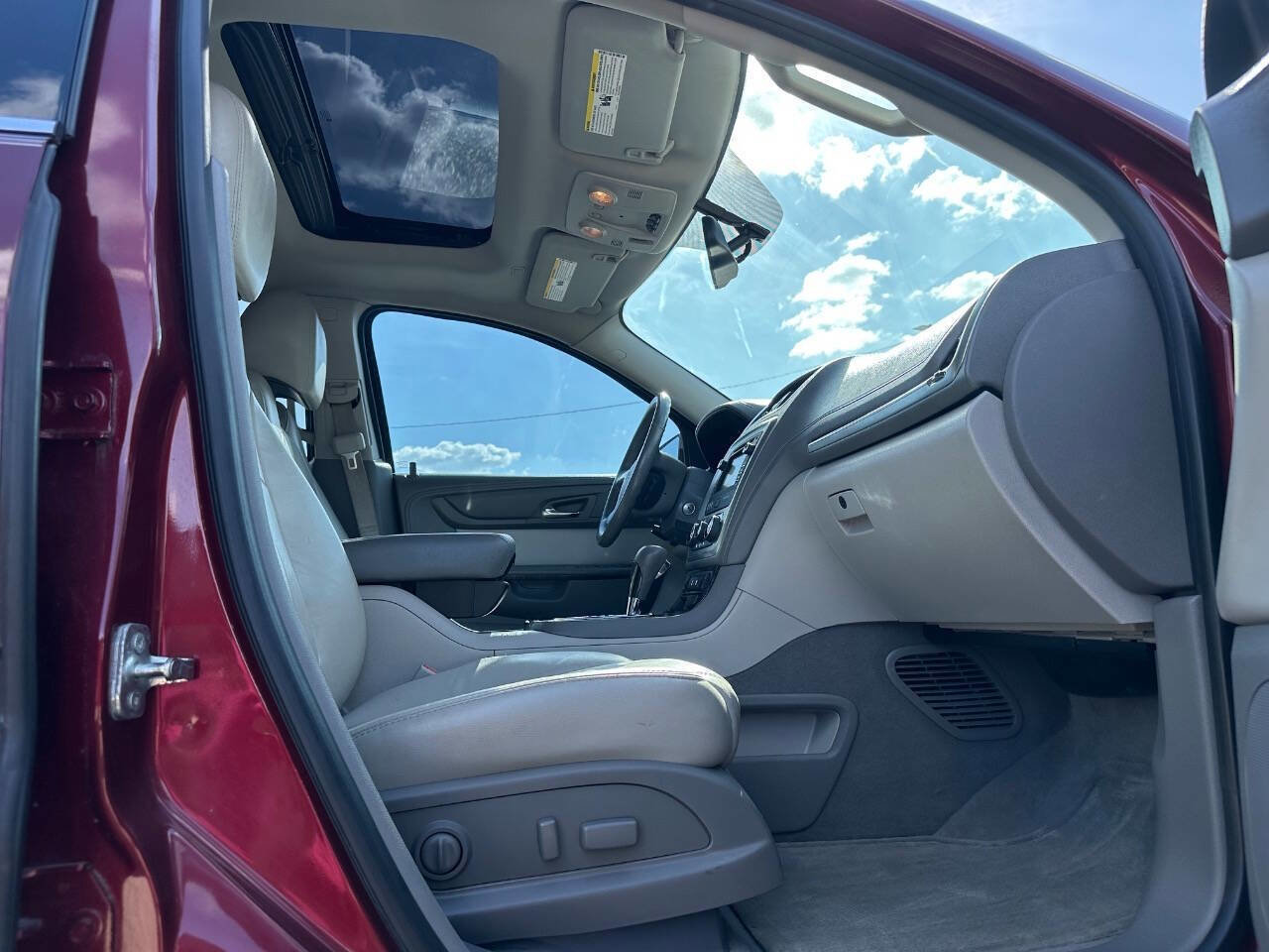 Used 2015 GMC Acadia SLT image 29