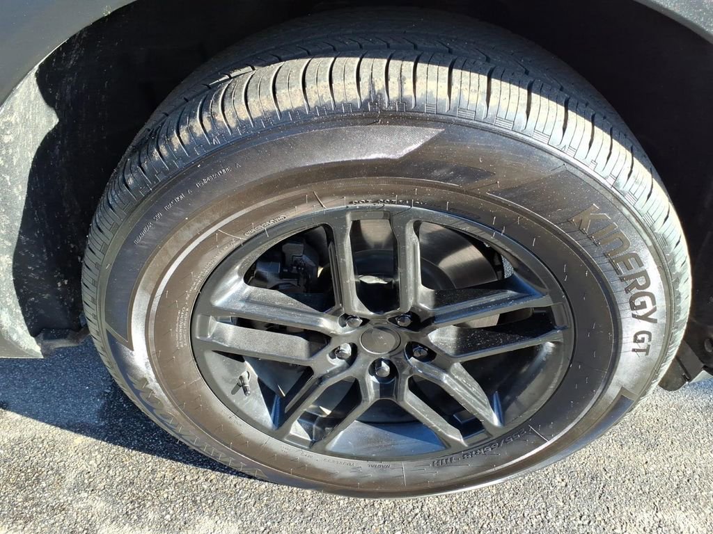 Used 2025 Ford Explorer Active image 12