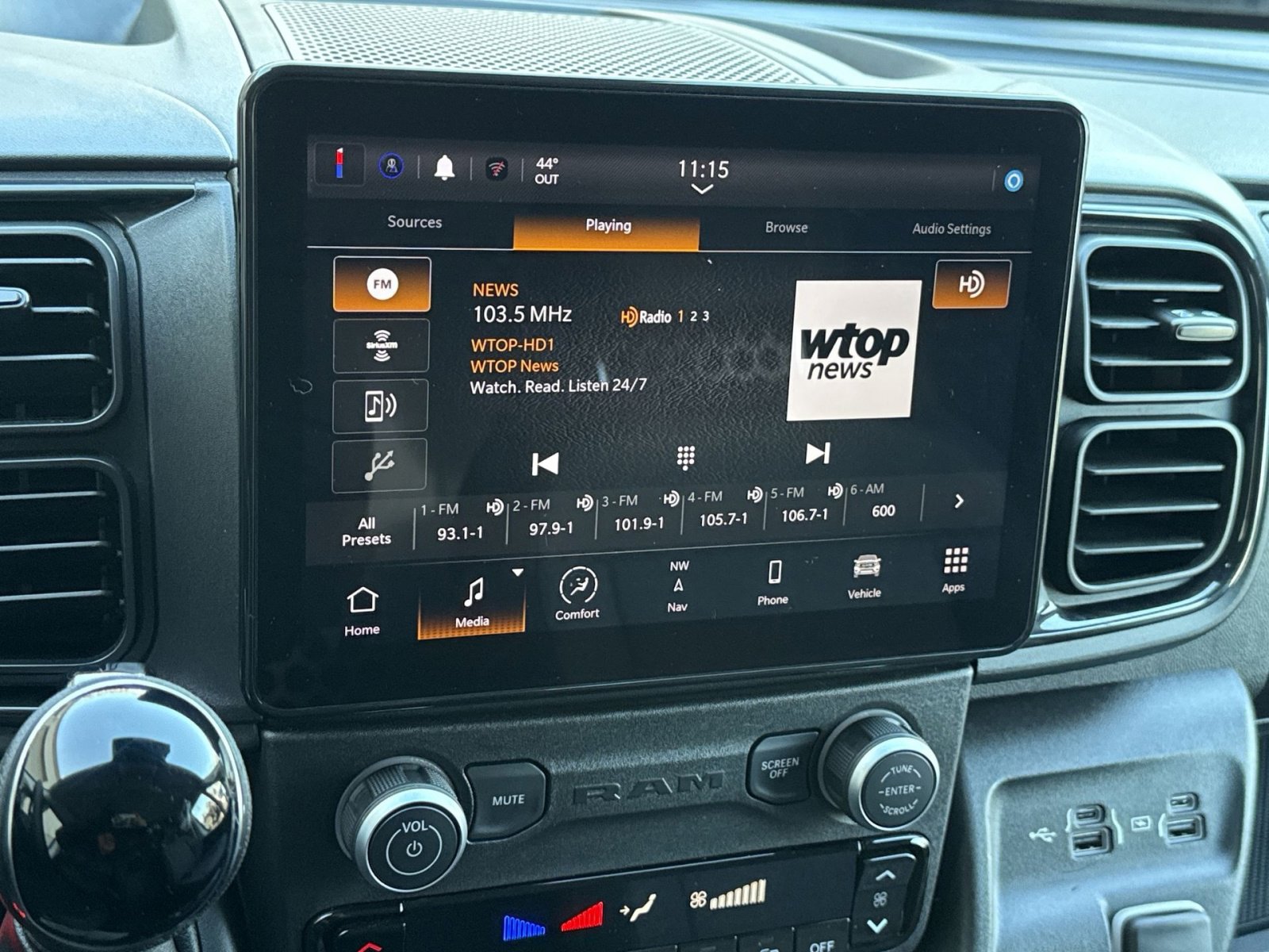 Used 2022 RAM ProMaster 2500 w/ Premium Convenience Group image 18