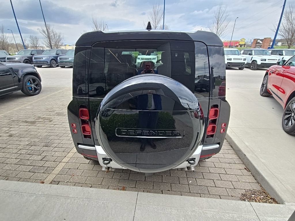 Certified 2024 Land Rover Defender 110 SE image 6