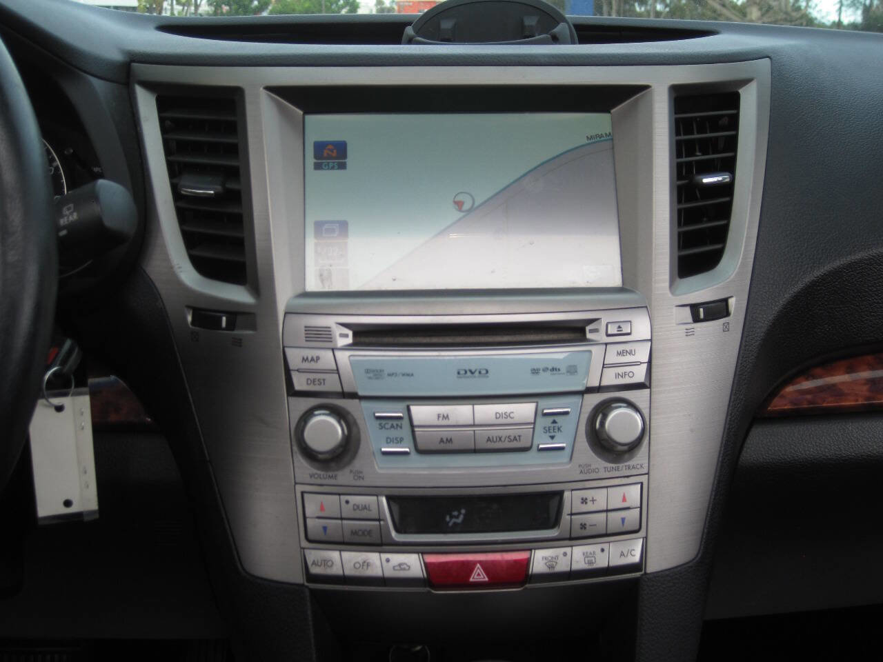 Used 2011 Subaru Outback 3.6R Limited image 32